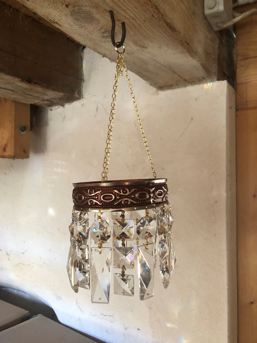 Eisenring mit Kristalldekoration / verkauft